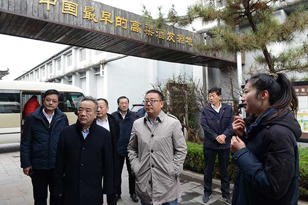 華潤雪花啤酒董事長兼總經理侯孝海 參觀考察山東景芝白酒有限公司