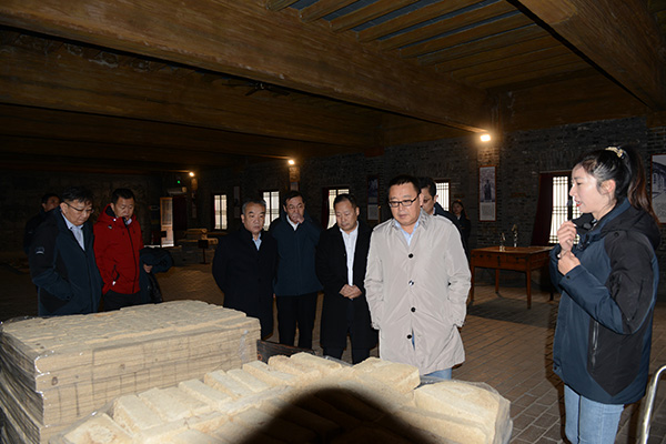 華潤雪花啤酒董事長兼總經理侯孝海 參觀考察山東景芝白酒有限公司