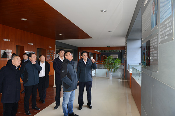 華潤雪花啤酒董事長兼總經理侯孝海 參觀考察山東景芝白酒有限公司